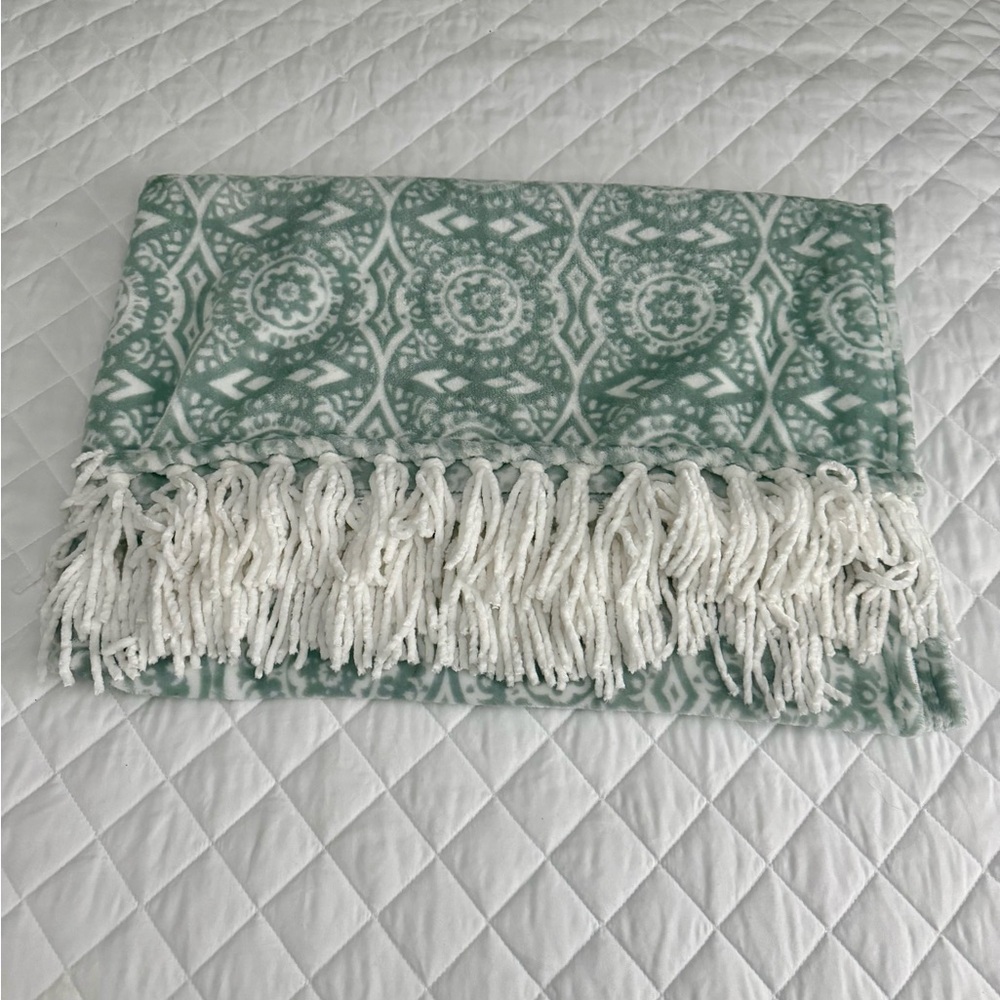 Green and White Patterned Plush Throw Blanket